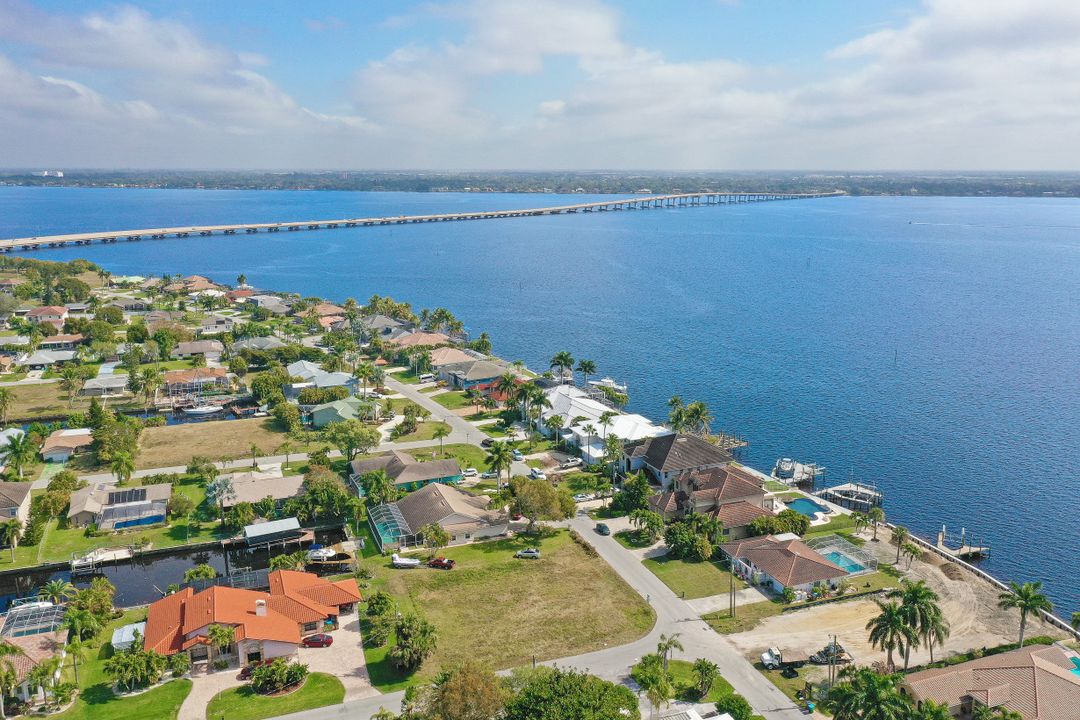 2413 SE 28th St, Cape Coral, FL 33904