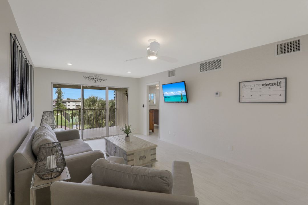 1004 Manatee Rd, Naples, FL 34114