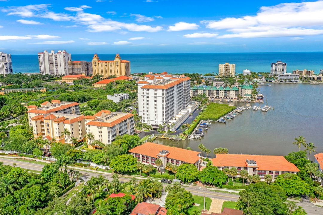 9101 Vanderbilt Dr #203, Naples, FL 34108