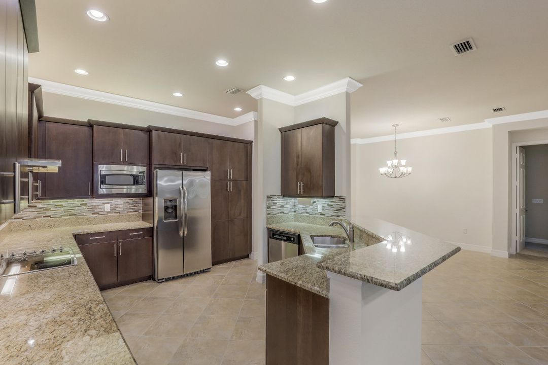 3192 Pacific Dr, Naples, FL 34119