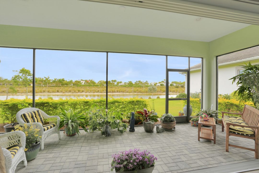 6462 Warwick Ave, Naples, FL 34113