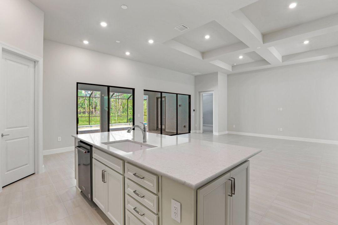 9547 Curlew Dr, Naples, FL 34120