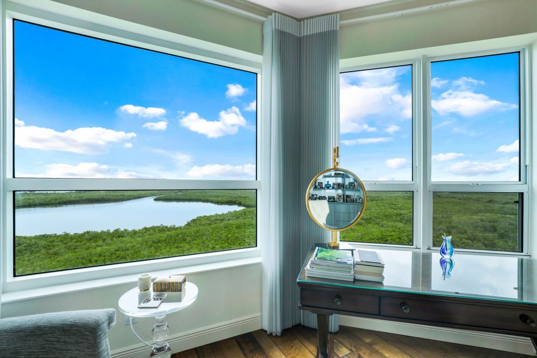 285 Grande Way #1204, Naples, FL 34110