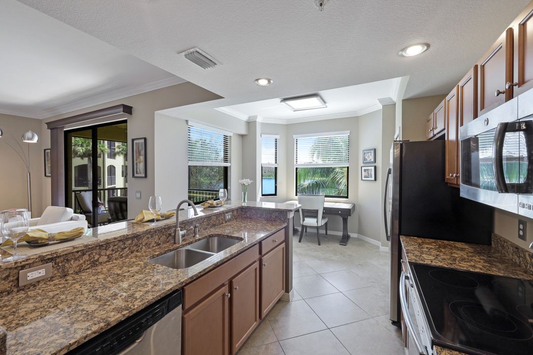 9731 Acqua Ct #522, Naples, FL 34113
