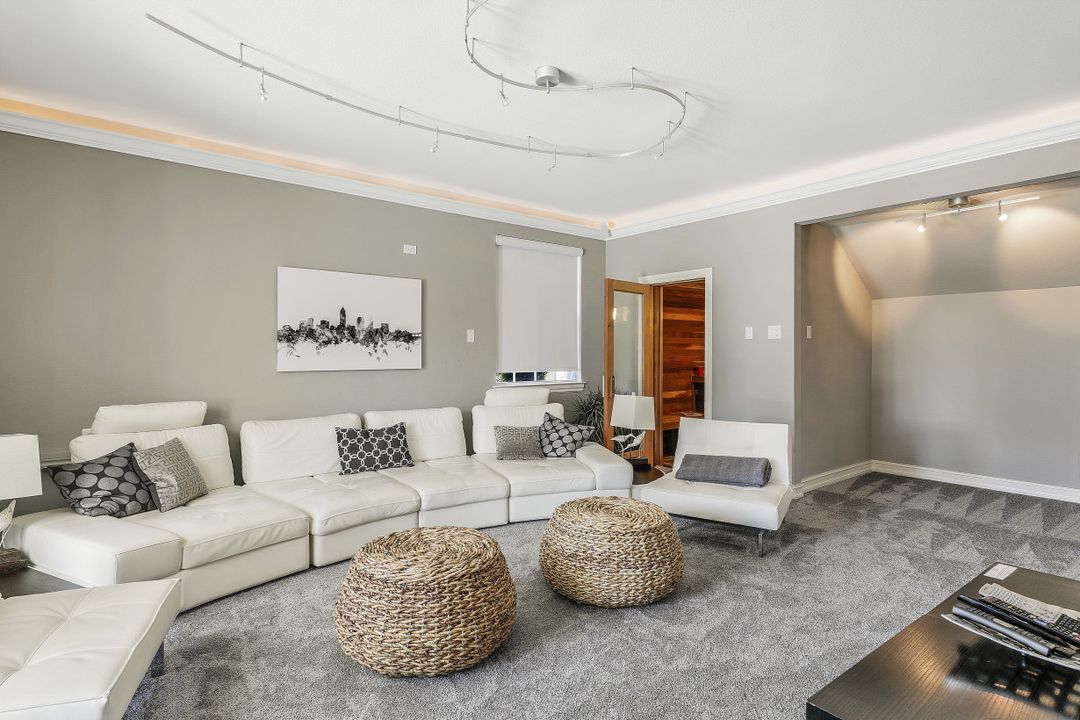 390 Seabee Ave, Naples, FL 34108