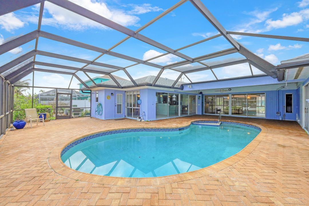 827 Chestnut Ct, Marco Island, FL 34145