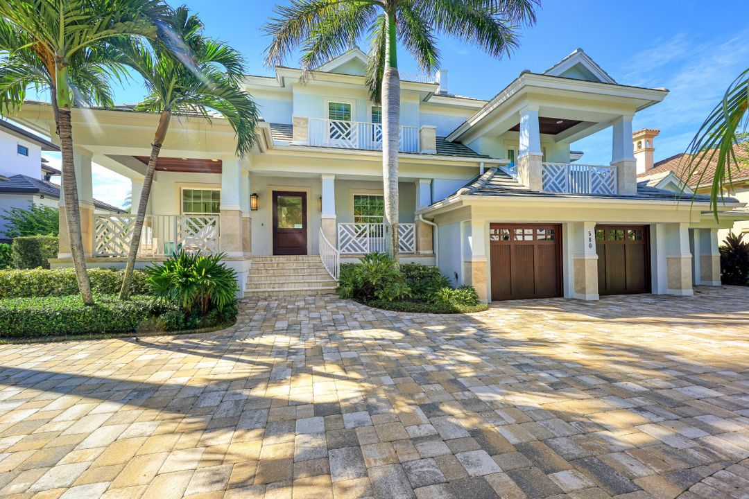 580 15th Ave S, Naples, FL 34102