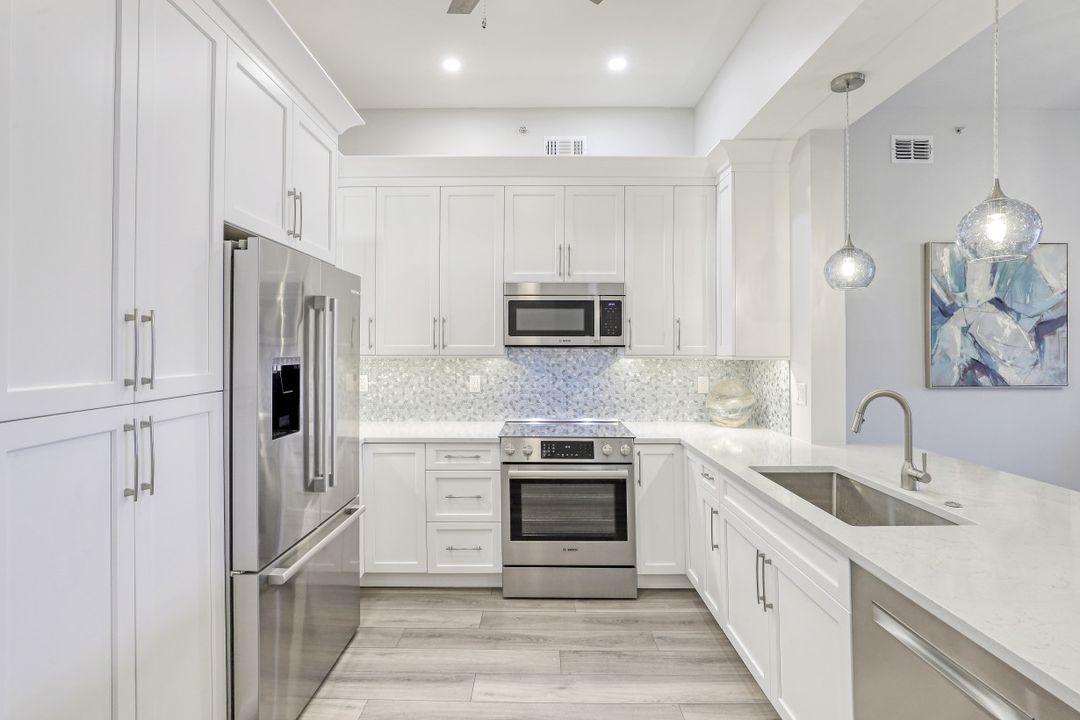 835 Bentwater Cir #103, Naples, FL 34108