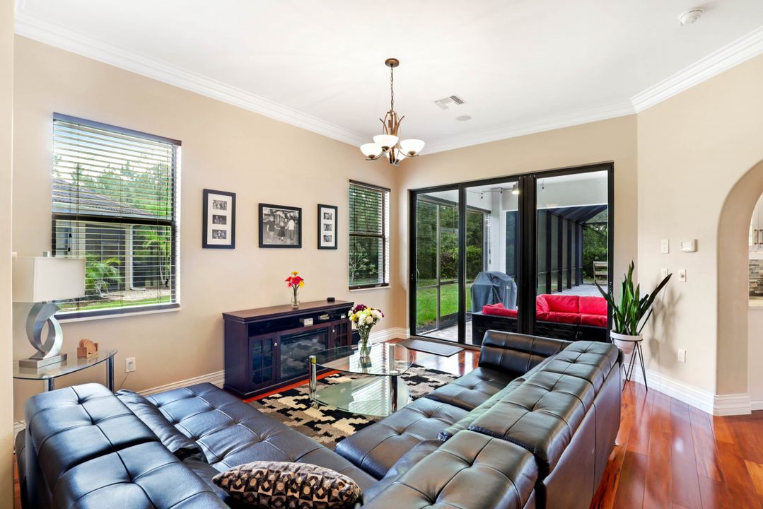 1434 Serrano Cir, Naples, FL 34105