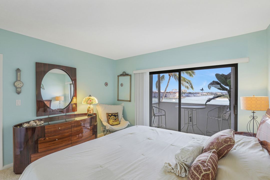 60 W Pelican St #504, Naples, FL 34113