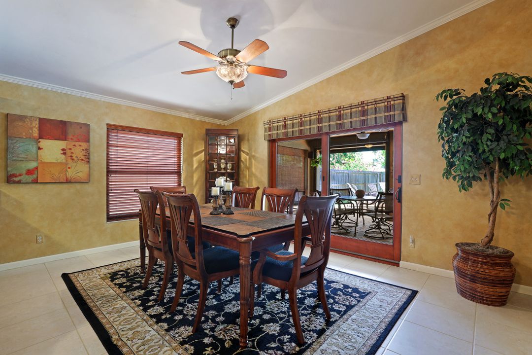 644 94th Ave N, Naples, FL 34108