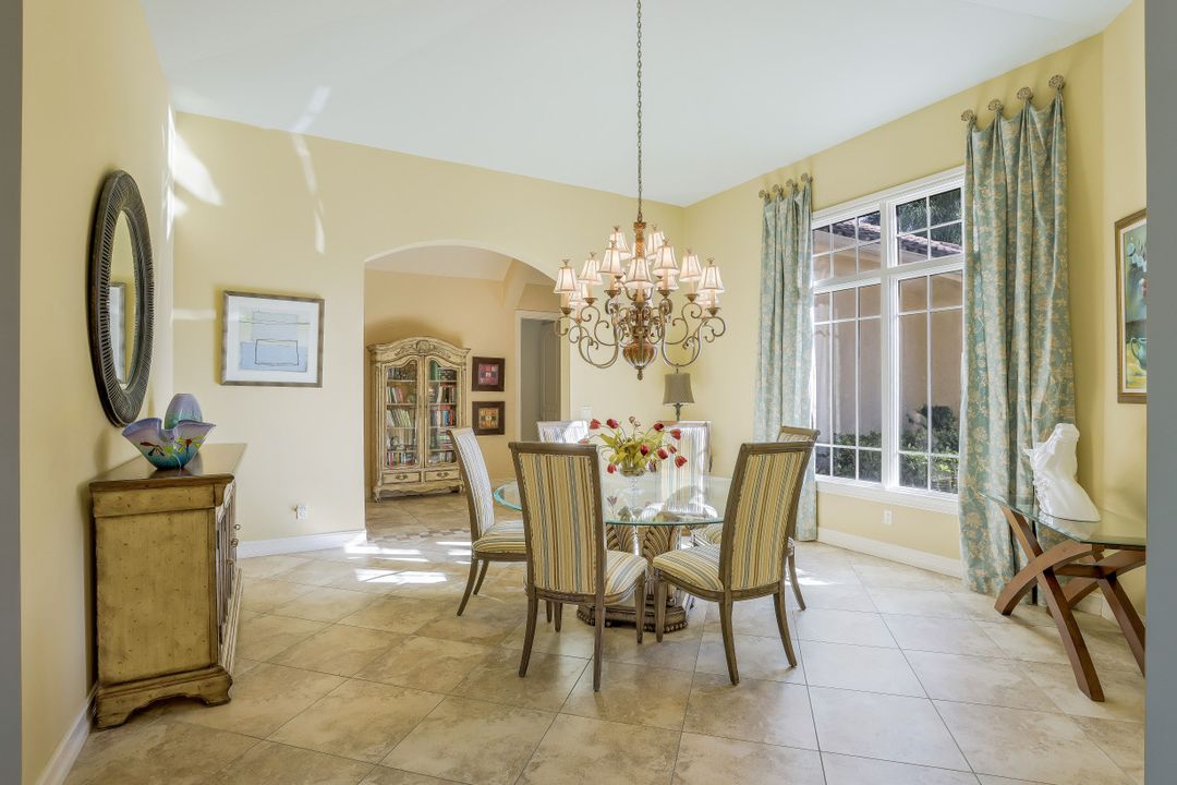 7417 Treeline Dr, Naples, FL 34119
