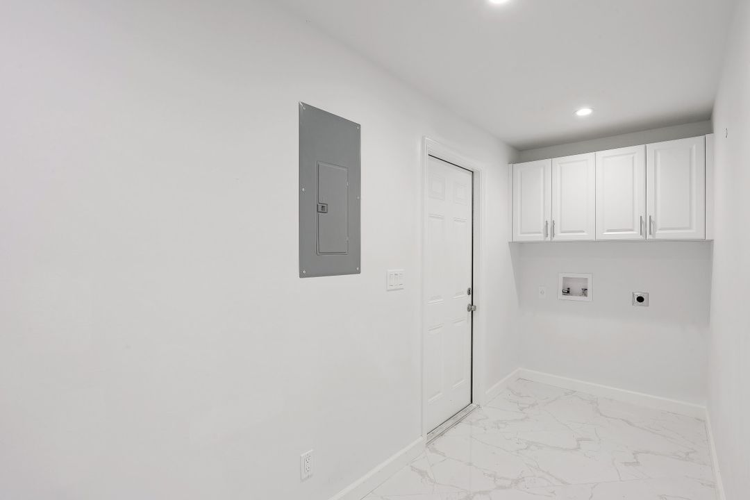 241 12th St SE, Naples, FL 34117