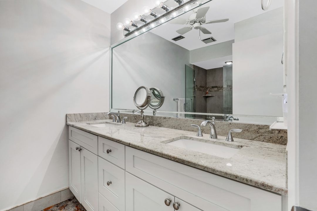 990 8th St S #2 B, Naples, FL 34102