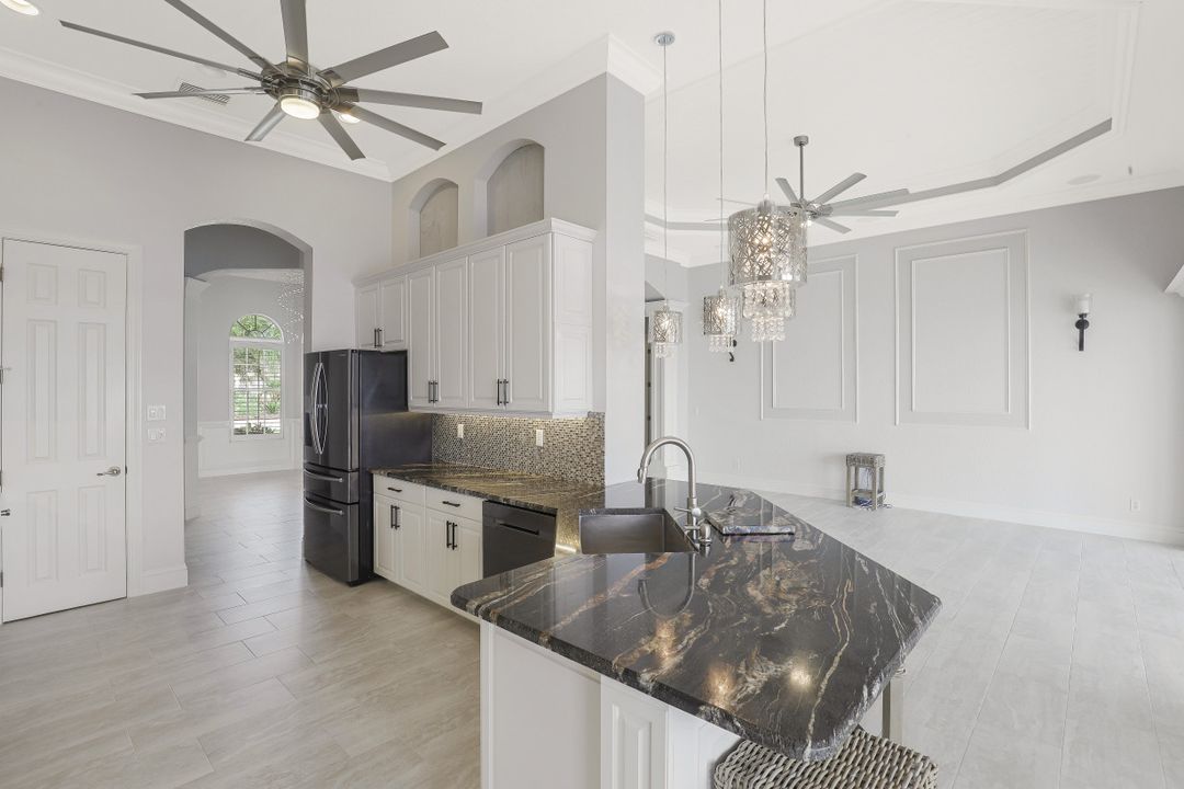 8826 Spinner Cove Ln, Naples, FL 34120