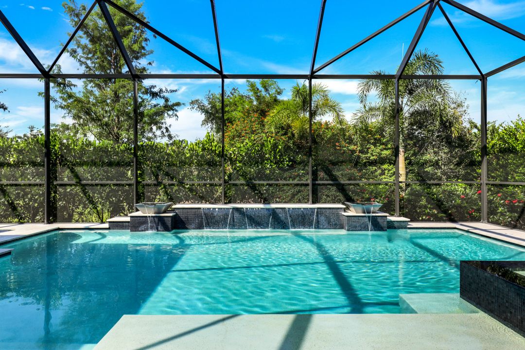 9018 Sorreno Ct, Naples, FL 34119