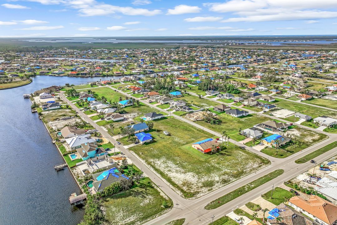 10 SW 33rd Ave, Cape Coral, FL 33991