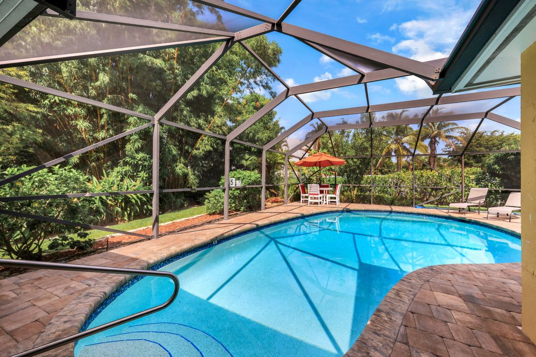 1068 Lake Shore Ct, Naples, FL 34103