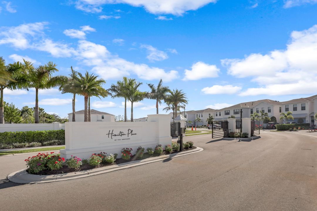 12944 Pembroke Dr, Naples, FL 34105