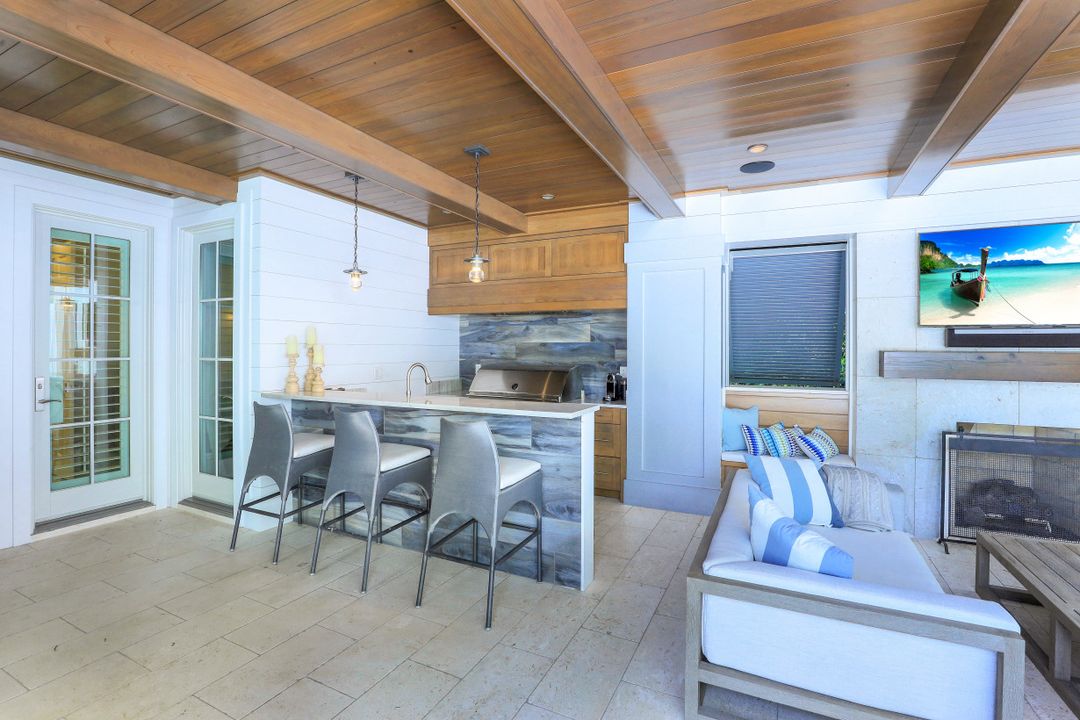 154 4th Ave N, Naples, FL 34102