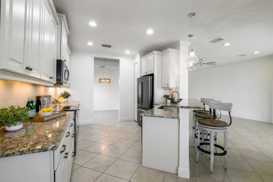 14559 Grapevine Dr, Naples, FL 34114