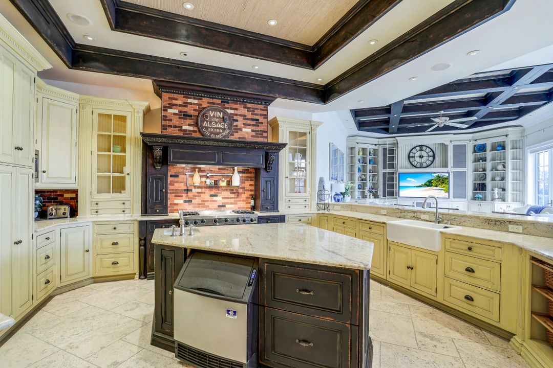 1839 Hurricane Harbor Ln, Naples, FL 34102