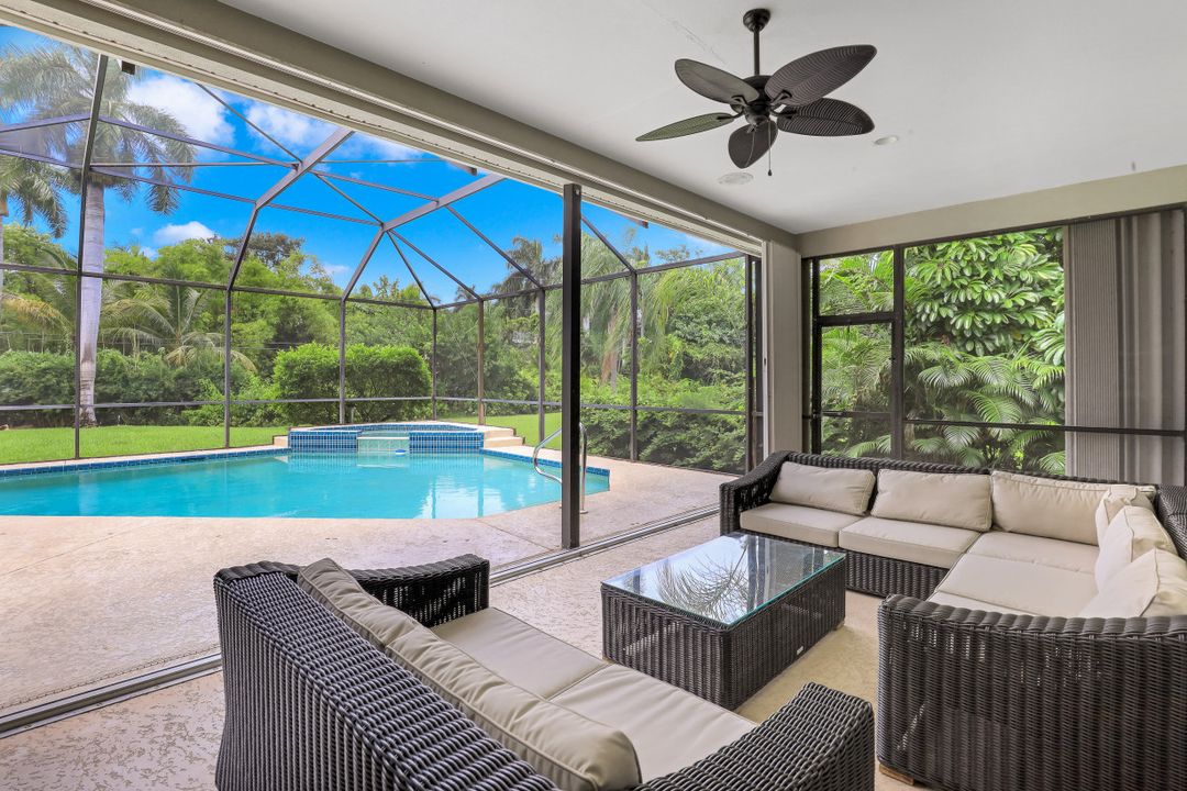 997 Aqua Ln, Fort Myers, FL 33919