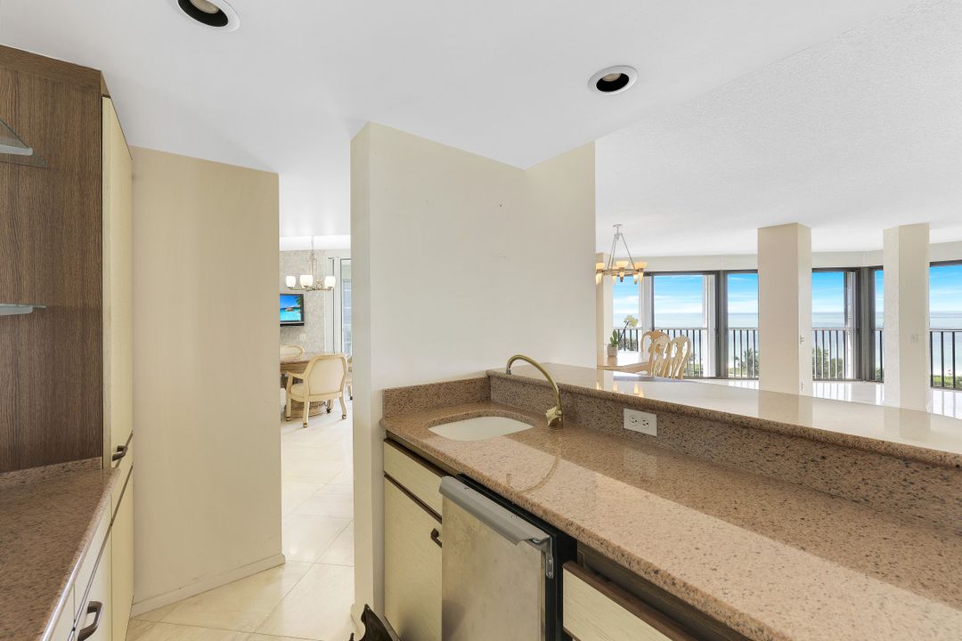 4401 Gulf Shore Blvd N #601, Naples, FL 34103