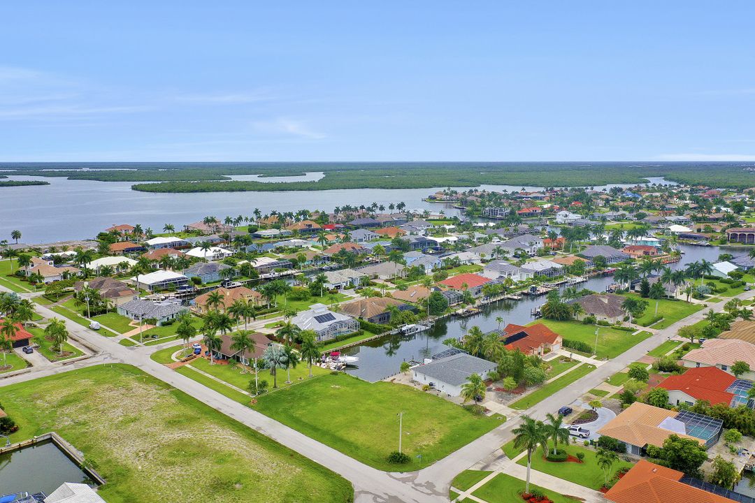 295 Grapewood Ct, Marco Island, FL 34145