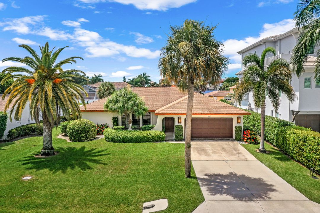 466 Tradewinds Ave, Naples, FL 34108