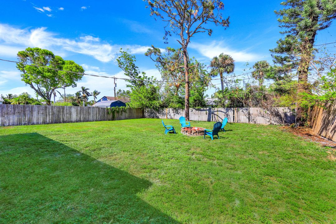 1239 Cooper Dr, Naples, FL 34103