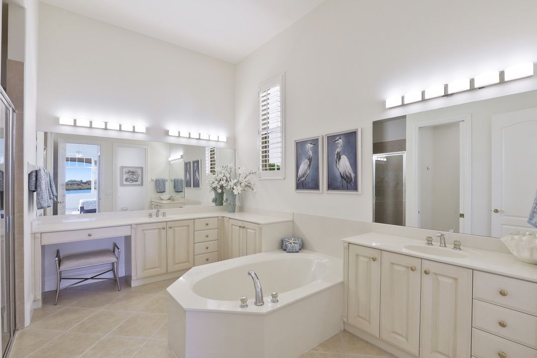 8516 Bellagio Dr, Naples, FL 34114