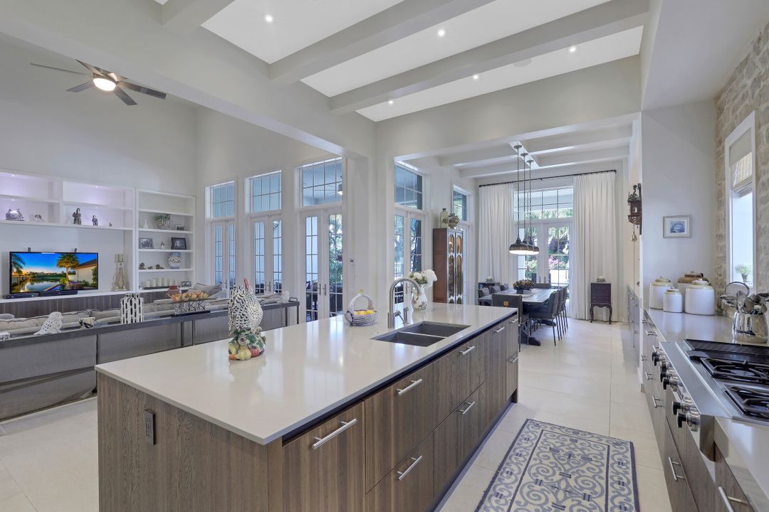 3255 Tavolara Ln, Naples, FL 34114