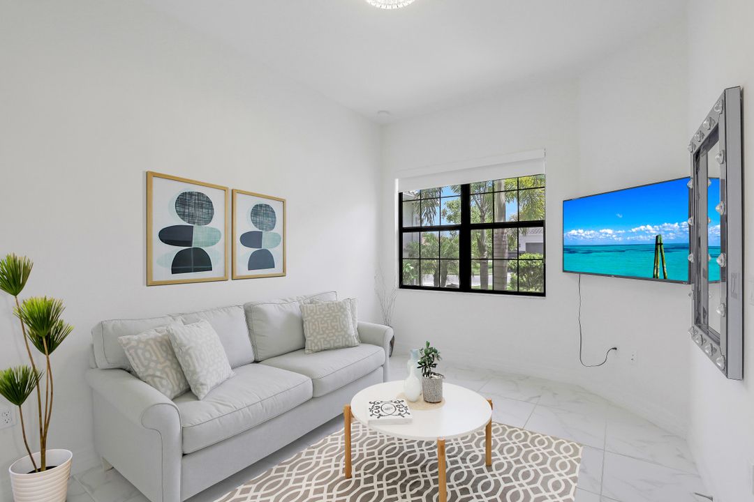 4488 Aurora St, Naples, FL 34119