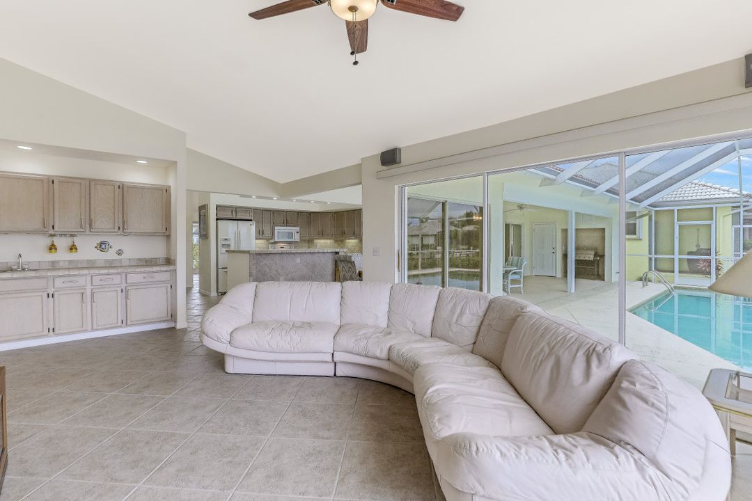 370 Capistrano Ct, Marco Island, FL 34145