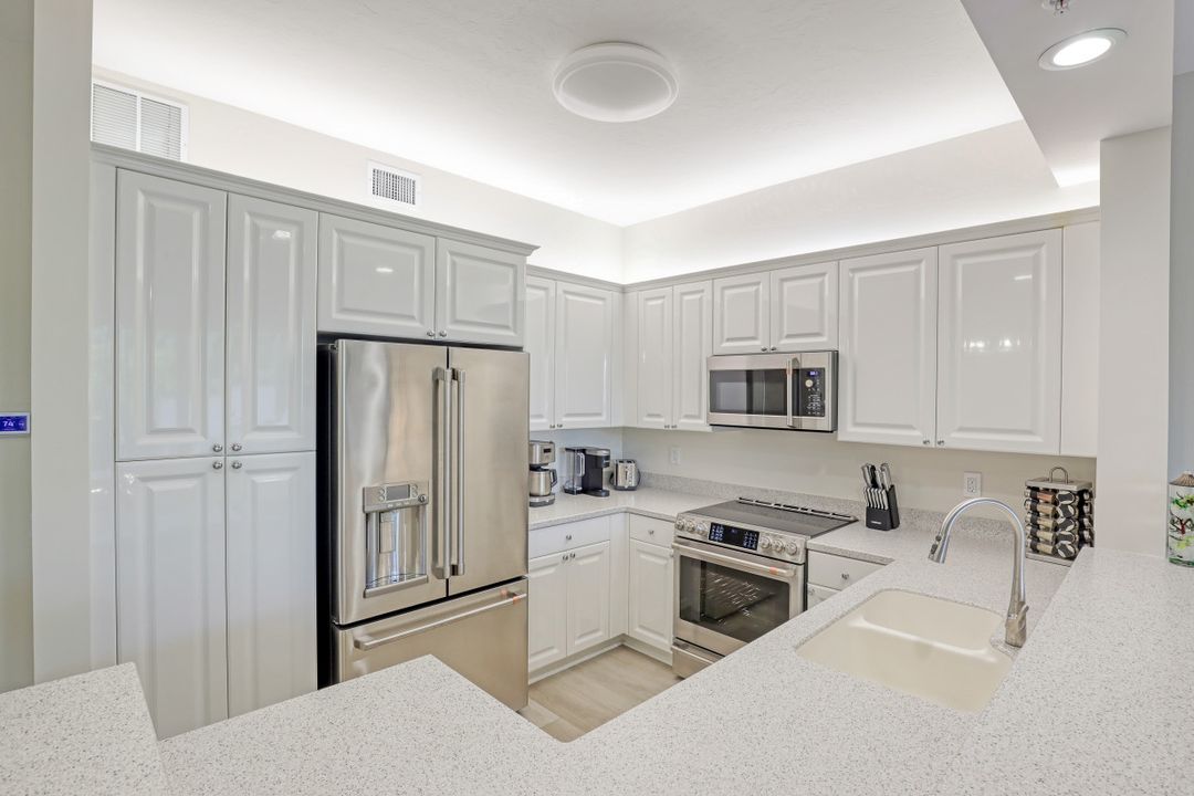 460 Launch Cir #203, Naples, FL 34108