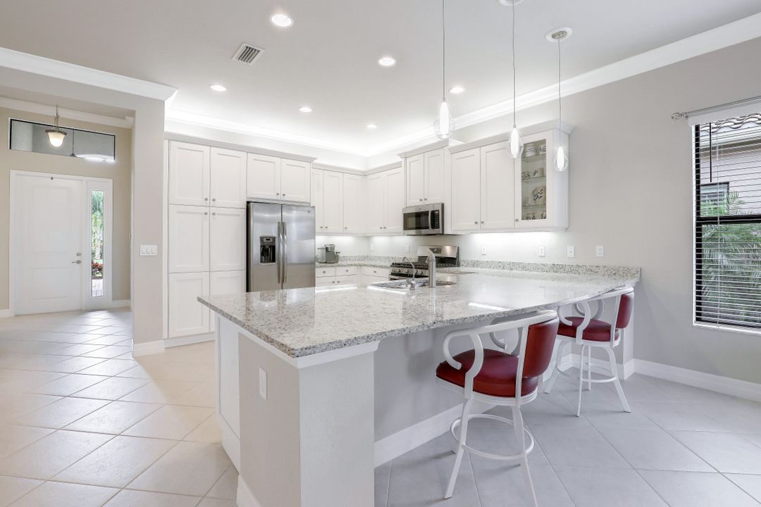 4554 Luminary Ave, Naples, FL 34119