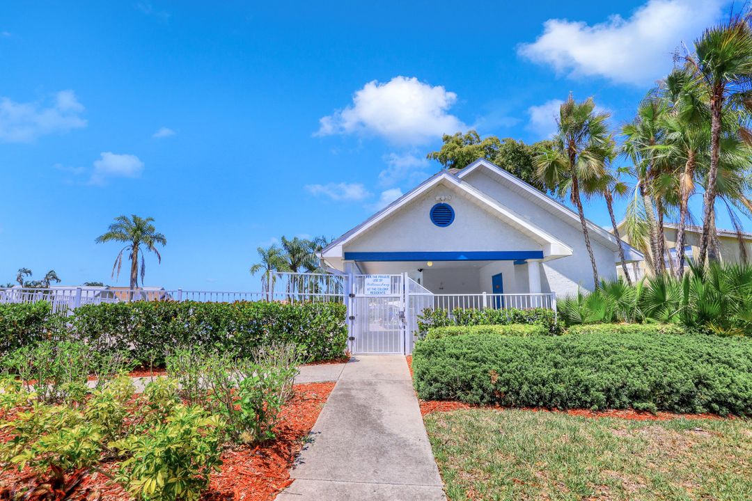 13660 Admiral Ct, Fort Myers, FL 33912