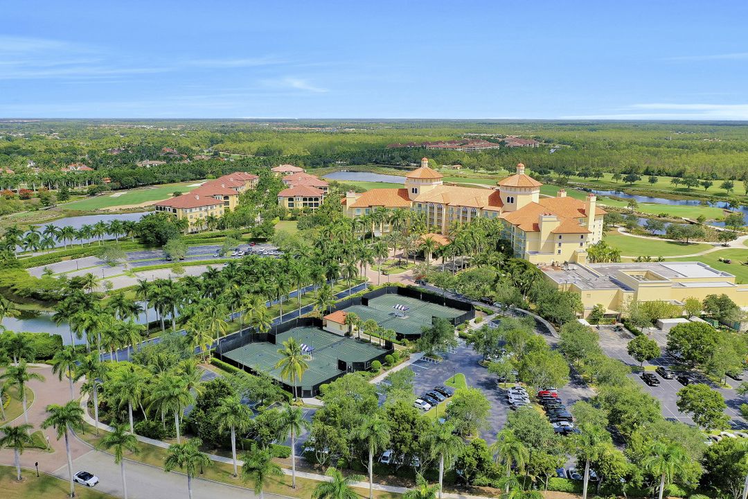 2748 Tiburon Blvd E #304, Naples, FL 34109