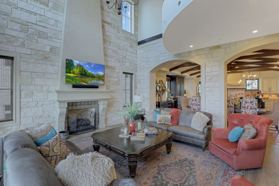 10080 Gulf Shore Dr, Naples, FL 34108