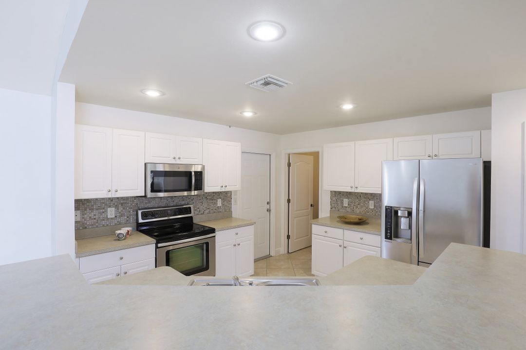 846 SW 31st Terrace, Cape Coral, FL 33914