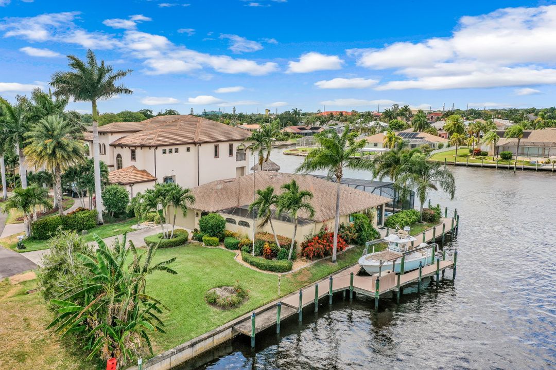 2811 SE 19th Pl, Cape Coral, FL 33904