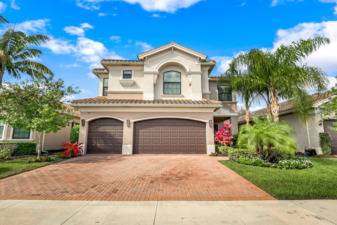 13840 Luna Dr, Naples, FL 34109