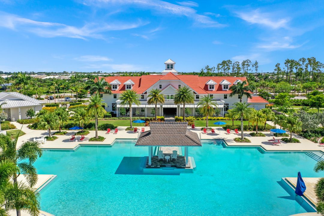 6462 Warwick Ave, Naples, FL 34113