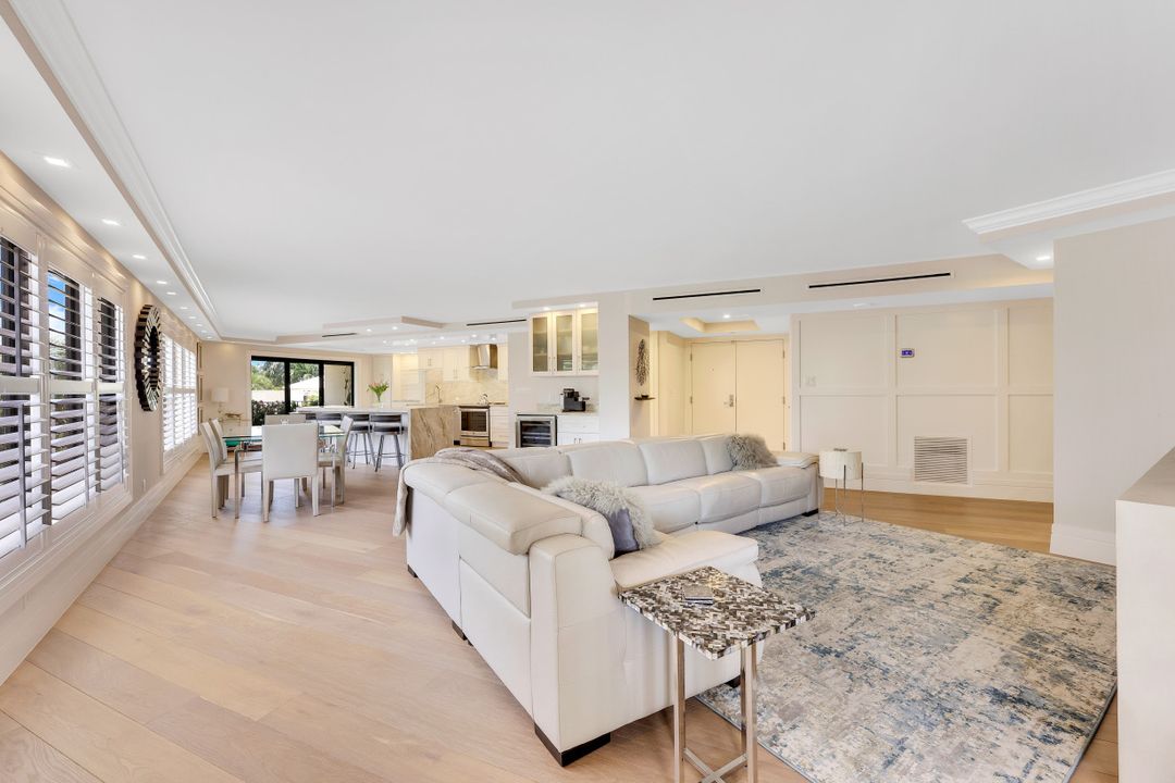 4451 Gulf Shore Blvd N #302, Naples, FL 34103