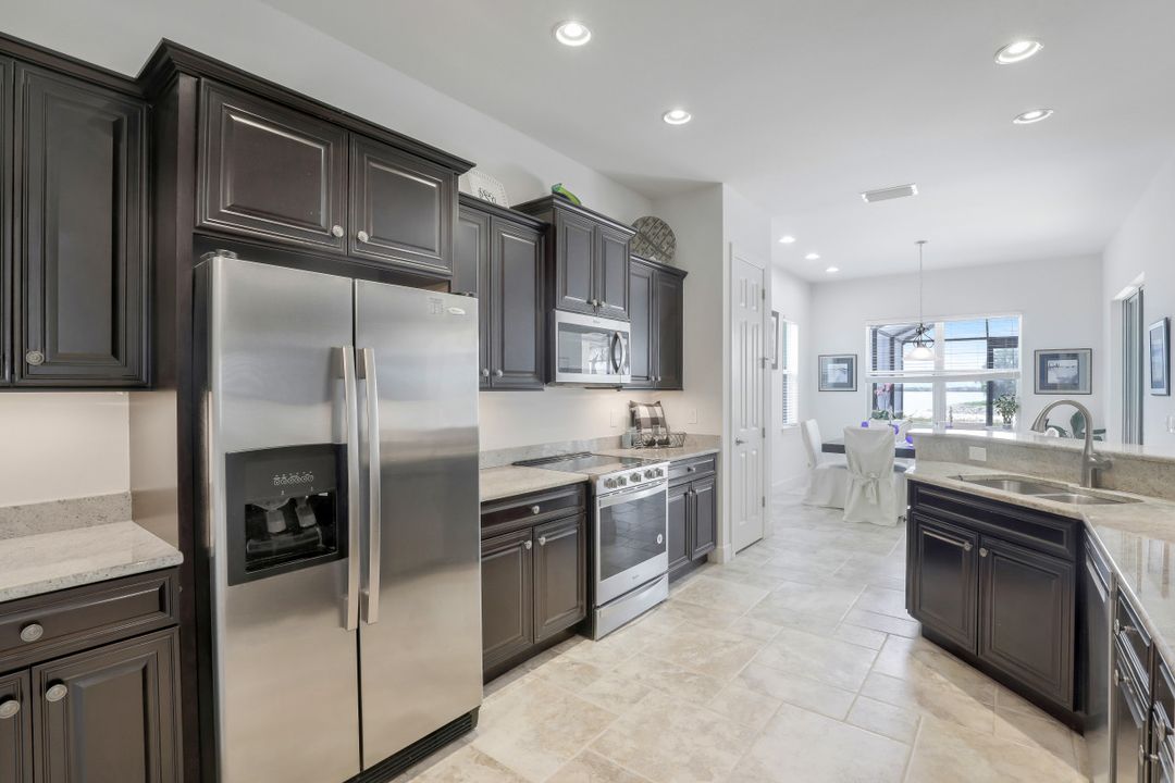 9415 Quarry Dr, Naples, FL 34120