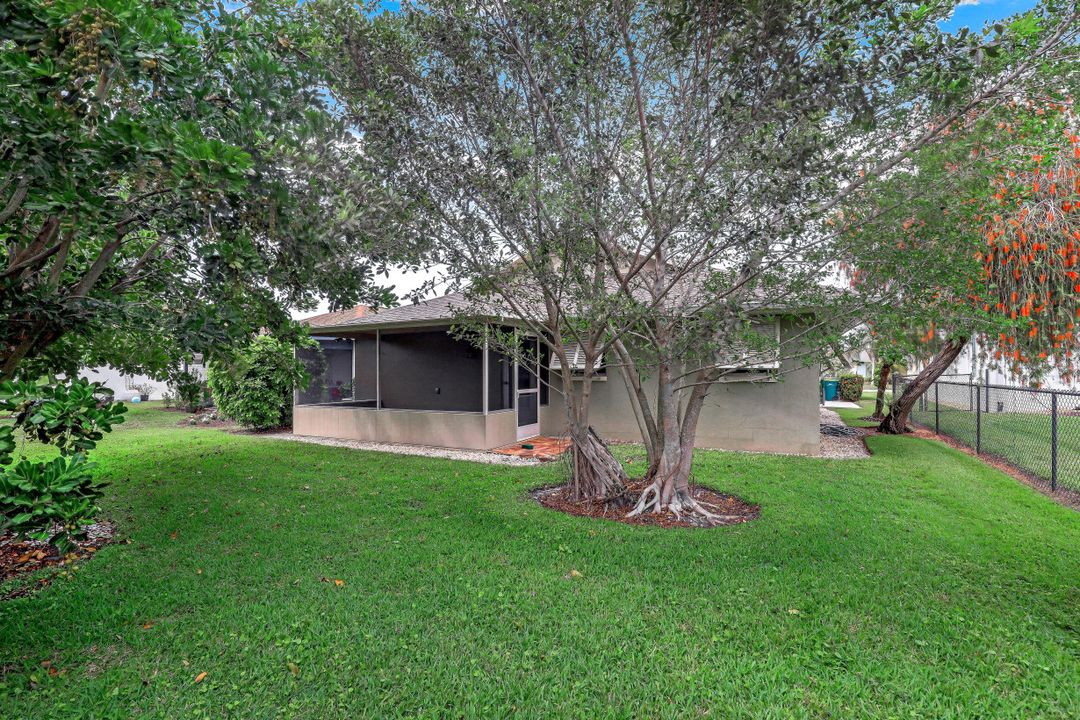 628 104th Ave N, Naples, FL 34108