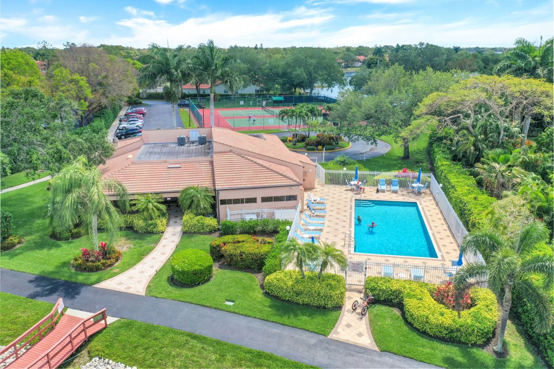 517 Mardel Dr #208, Naples, FL 34104