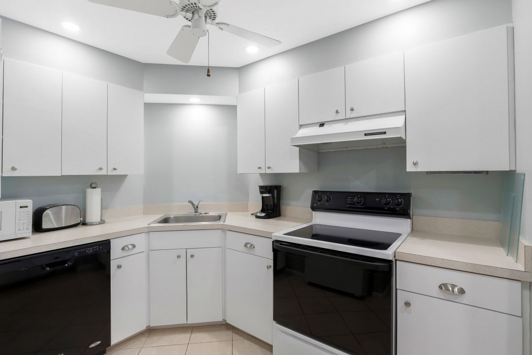 1 Bluebill Ave #306, Naples, FL 34108