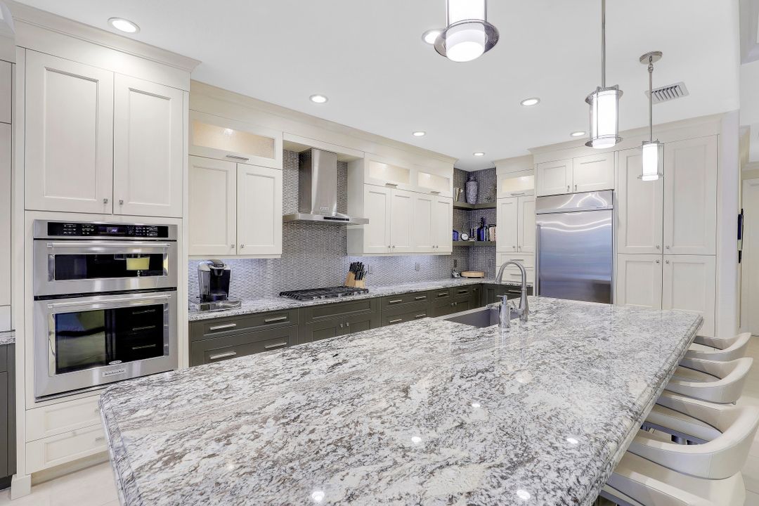 10102 Palazzo Dr, Naples, FL 34119